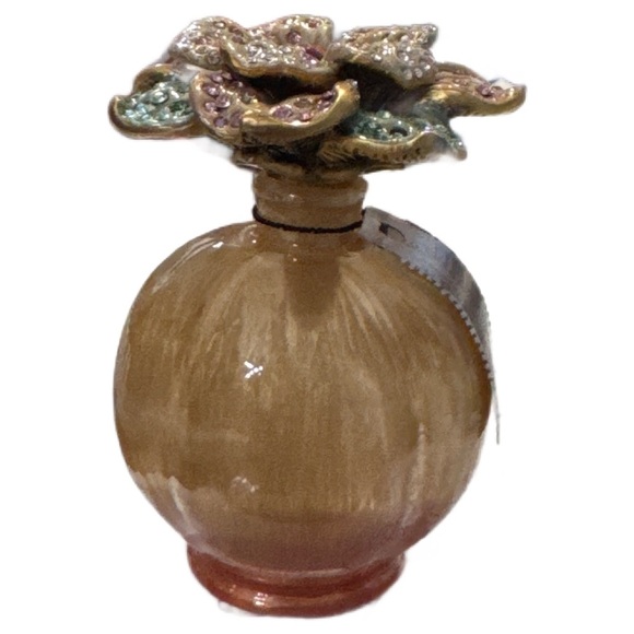 JAY STRONGWATER WINTER ROSE PERFUME BOTTLE IN ORIGINAL BOX!!
NWT
COLLECTORS ITEM - Picture 2 of 6